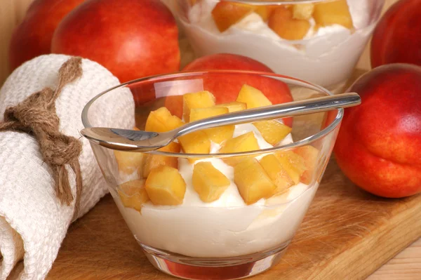 Some fresh organic nectarine and yoghurt in a glass — Stock Photo, Image