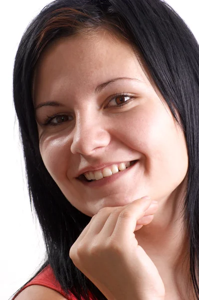 Μια νεαρή γυναίκα που χαμογελάει σε μια ψηφιακή φωτογραφική μηχανή — Φωτογραφία Αρχείου