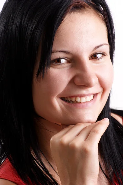 En ung kvinna ler till en digital kamera — Stockfoto