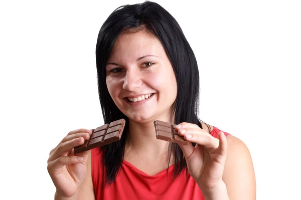 몇 가지 집에서 만든된 초콜릿을 먹는 젊은 여자 — 스톡 사진