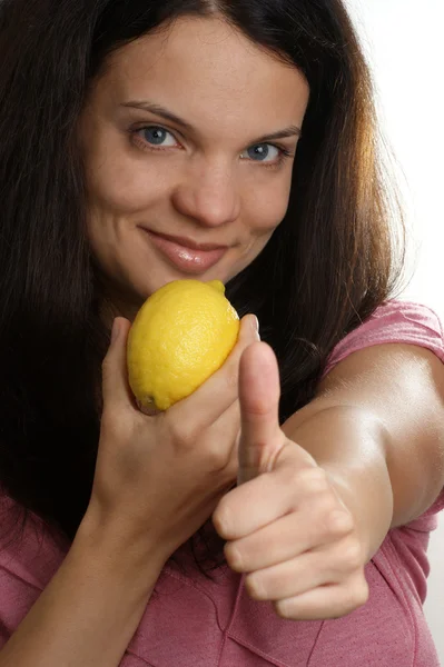 A young woman does not like this lemon — Stock Photo, Image