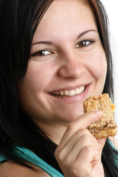 A young woman likes her home made cake — Stock Photo, Image