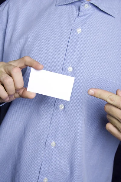 Hombre de negocios con tarjeta en blanco — Foto de Stock
