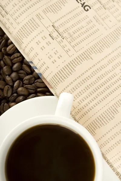 Καφεΐνη ποτό & εφημερίδα — Φωτογραφία Αρχείου