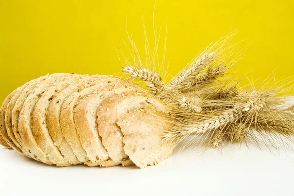 Brood met tarwe — Stockfoto