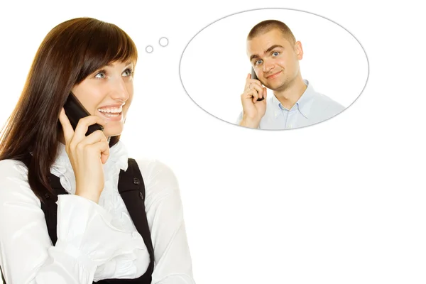 Молодая женщина разговаривает по телефону с парнем — стоковое фото