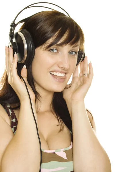 Vrouw die naar muziek luistert en zingt — Stockfoto