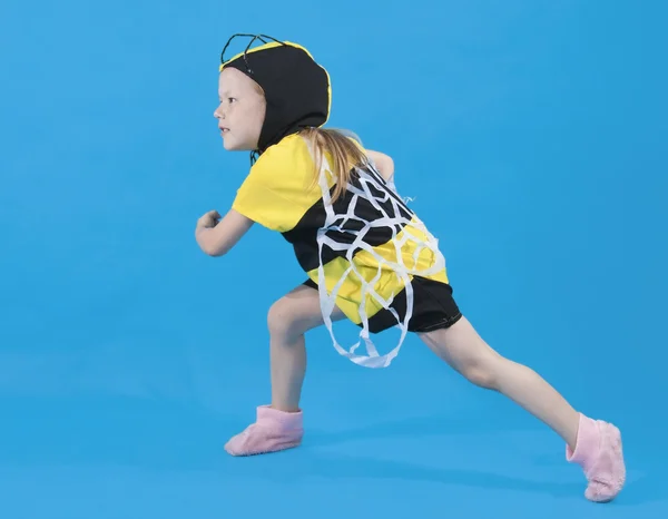 Kleines Mädchen trägt Bienenkostüm — Stockfoto
