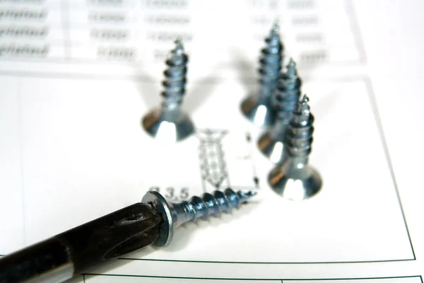Screwdriver and screws — Stock Photo, Image