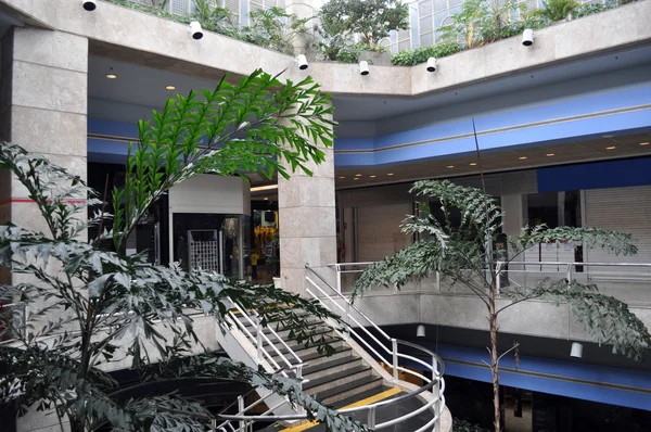 Modern mimarisi ile alışveriş merkezi — Stok fotoğraf