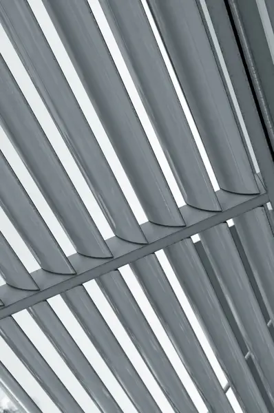 Detail van een dak met metalen object — Stockfoto