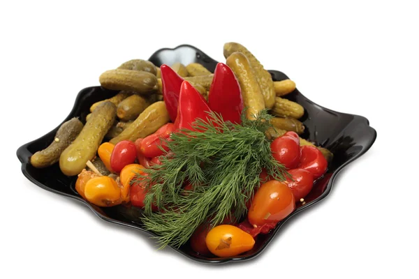 Gerichte mit mariniertem Gemüse lizenzfreie Stockbilder