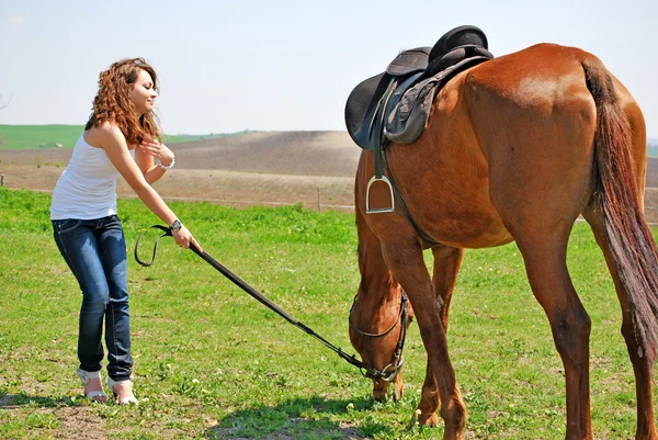 Kadın ve at — Stok fotoğraf