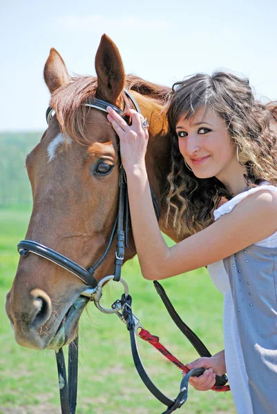 Mulher e cavalo — Fotografia de Stock