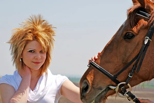 Kvinde og hest - Stock-foto