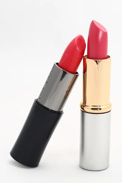 Rode lippenstift in een zwarte buis — Stockfoto