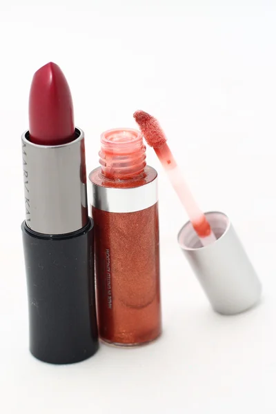 Glanzende rode lippenstift in een buis — Stockfoto