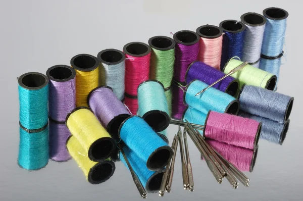 Threads and needles — Stock Photo, Image