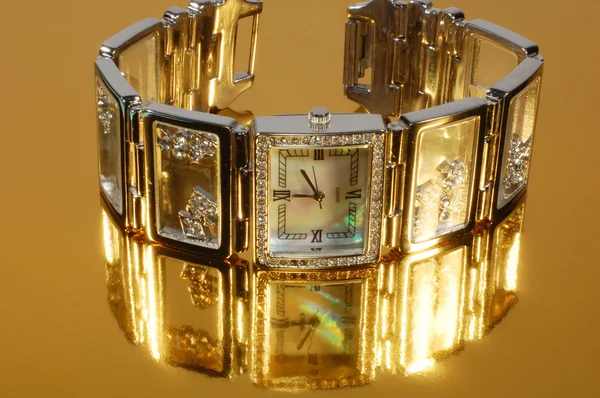 Zegarek marki kobieta — Zdjęcie stockowe
