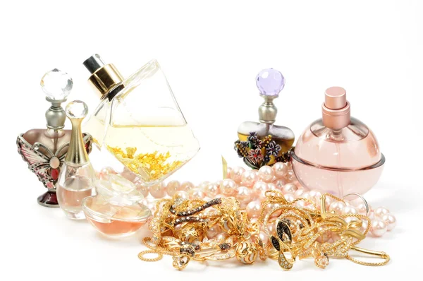 Perfumes and jewelry — Stock Photo, Image