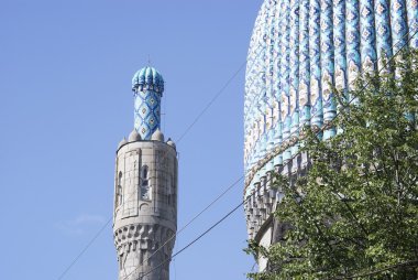 gökyüzü bir caminin kubbesi