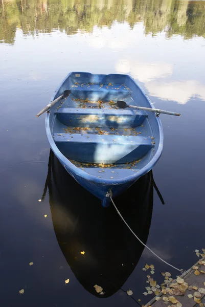 Boat on a lake — Stock Photo, Image