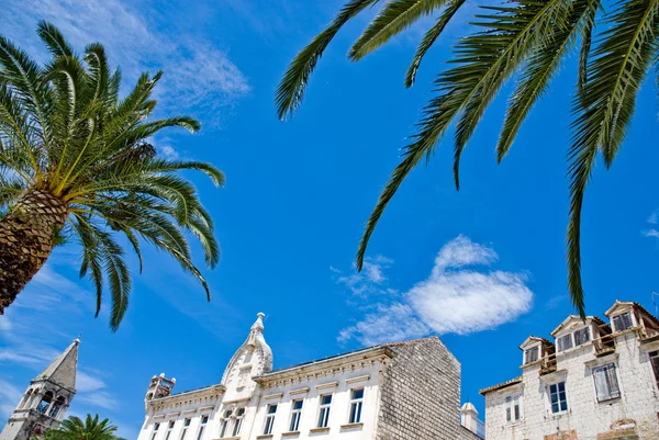 Architecture méditerranéenne dans la ville de Trogir — Photo