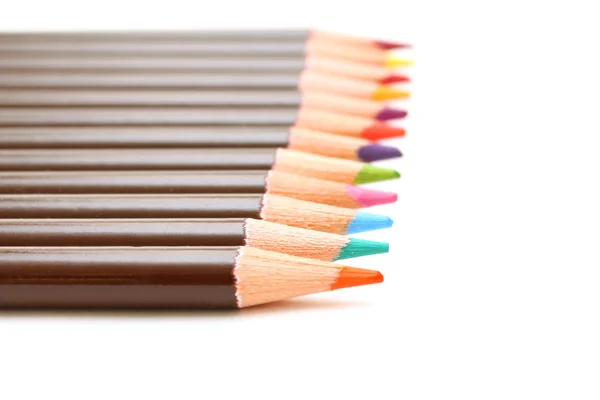 Crayones de colores sobre un fondo blanco — Foto de Stock