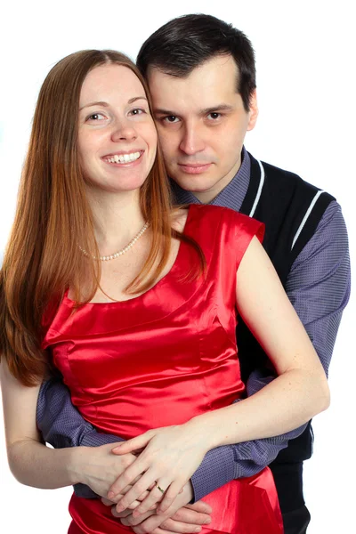 Joven hombre abraza hermosa mujer en rojo . — Foto de Stock