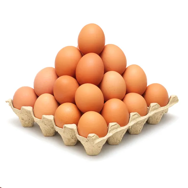 Piramida brązowe jaja na białym tle — Zdjęcie stockowe