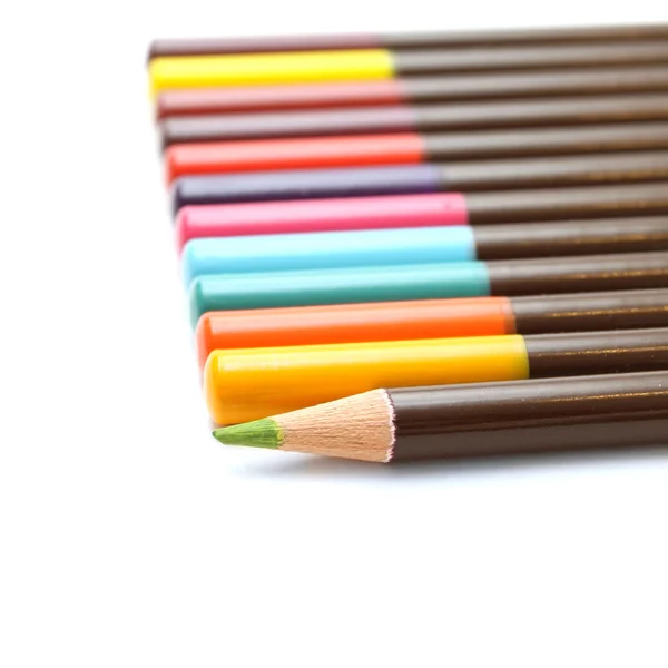 Crayons de couleur et un vert unique — Photo