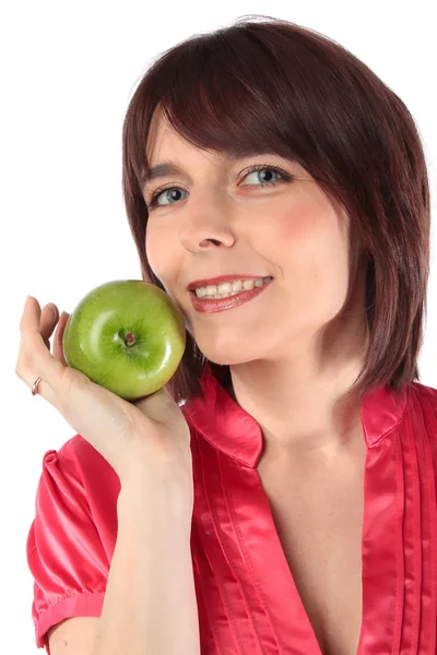 Όμορφη γυναίκα με το μήλο που απομονώνονται σε λευκό φόντο — Φωτογραφία Αρχείου