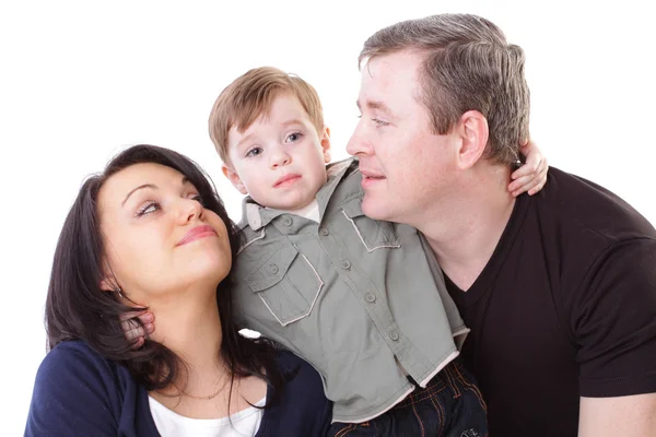 Familia alegre. Padre, mamá, mira al chico. Aislado en bac blanco —  Fotos de Stock