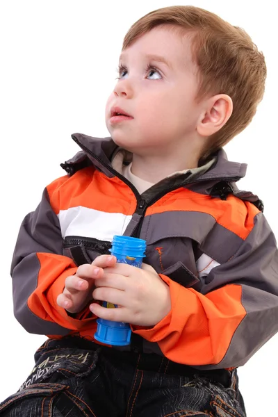 Μικρό αγόρι αναζητά. απομονωθεί σε λευκό — Φωτογραφία Αρχείου