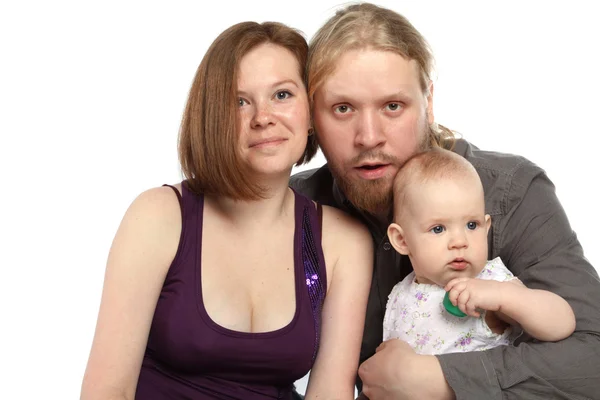 Belle jeune famille : père, mère et bébé — Photo