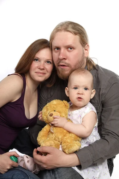 Bela família olha para a câmera. Pai, mãe e filha isola — Fotografia de Stock