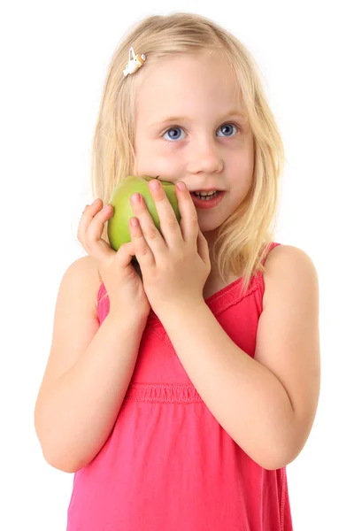 Un copil mic și frumos zâmbitor, cu un măr verde. Izolat pe wh — Fotografie, imagine de stoc