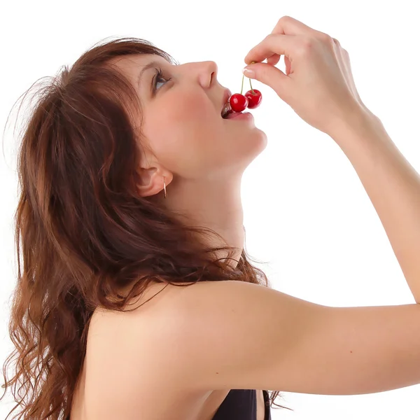 Glad hälsa kvinna äta körsbär isolerad på vit bakgrund — Stockfoto