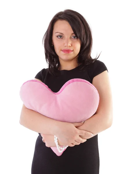 Schöne junge Frau mit flauschigem Herzkissen — Stockfoto