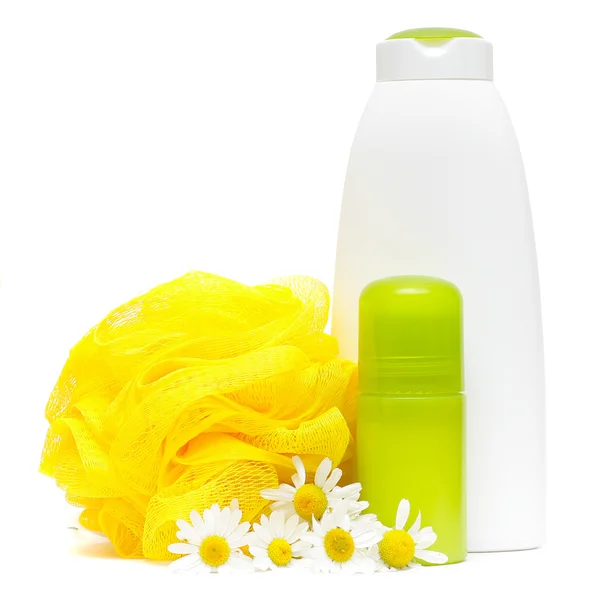 Produtos para o corpo. Composição de spa com flor de camomila isolada — Fotografia de Stock