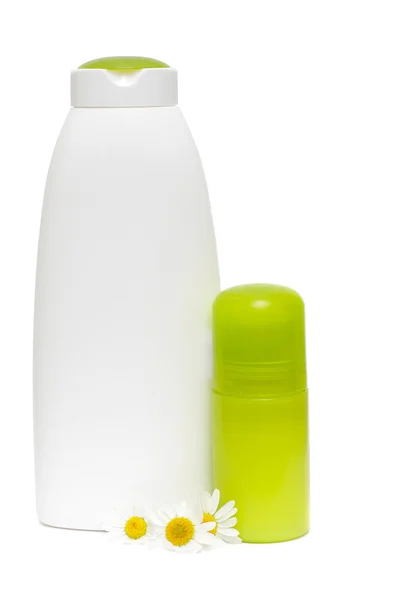 Bottiglia cosmetica Spa con fiore di camomilla — Foto Stock