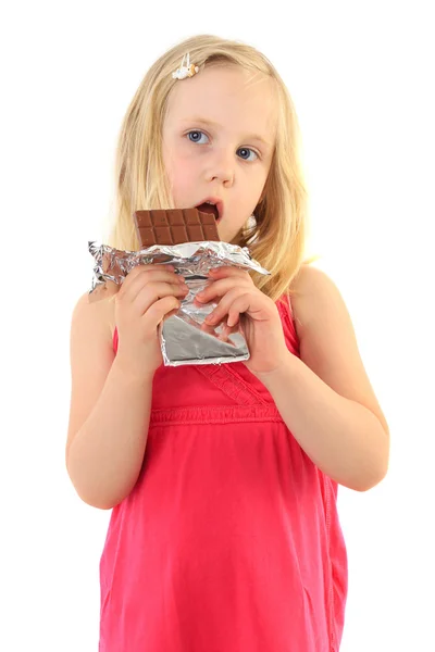 Gelukkig meisje eten van chocolade op wit wordt geïsoleerd — Stockfoto