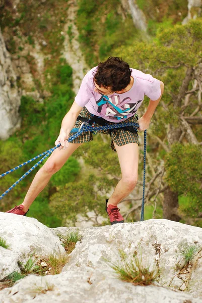 Climber rappelling — Stock Photo, Image