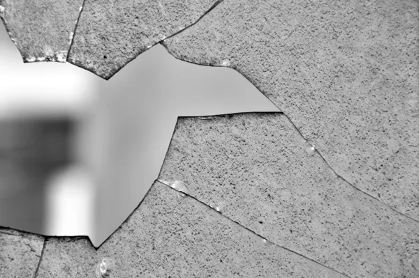 Janela de vidro quebrado — Fotografia de Stock