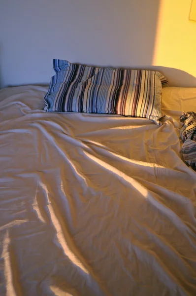Niezasłane łóżka — Zdjęcie stockowe