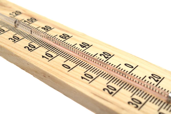 Beyaz zemin üzerine ahşap termometre — Stok fotoğraf