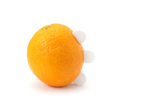 Turuncu Beyaz c vitamini hapları ile — Stok fotoğraf