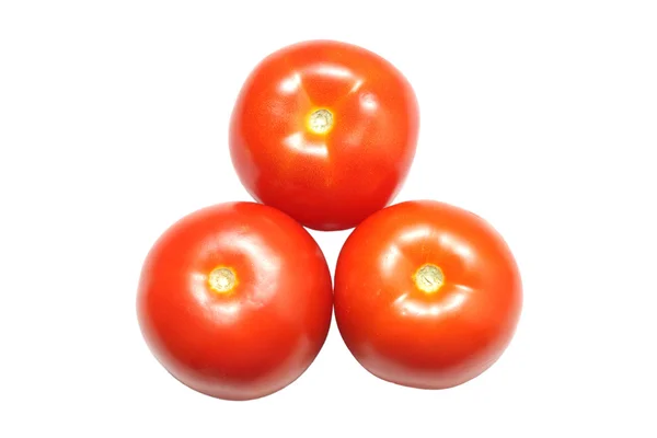 白で隔離される 3 つの完熟トマト — ストック写真