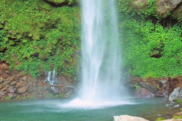 Wodospady w camiguin island — Zdjęcie stockowe