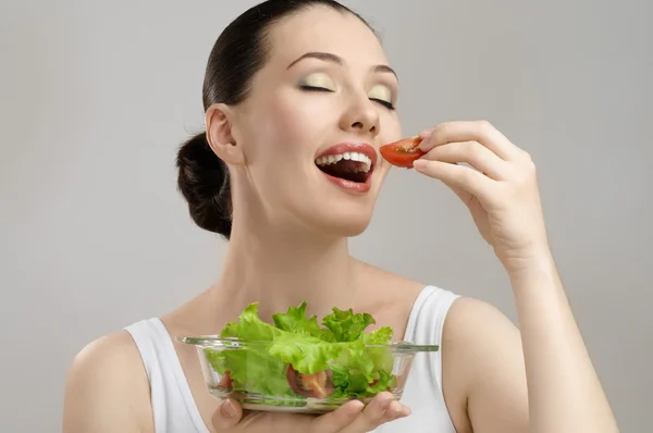 Comer alimentos saudáveis — Fotografia de Stock